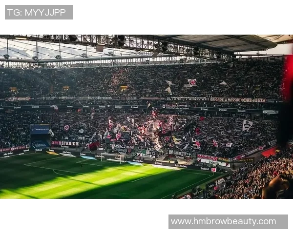 当绿茵场的传奇落幕足球巨星深情告别开启人生全新征程